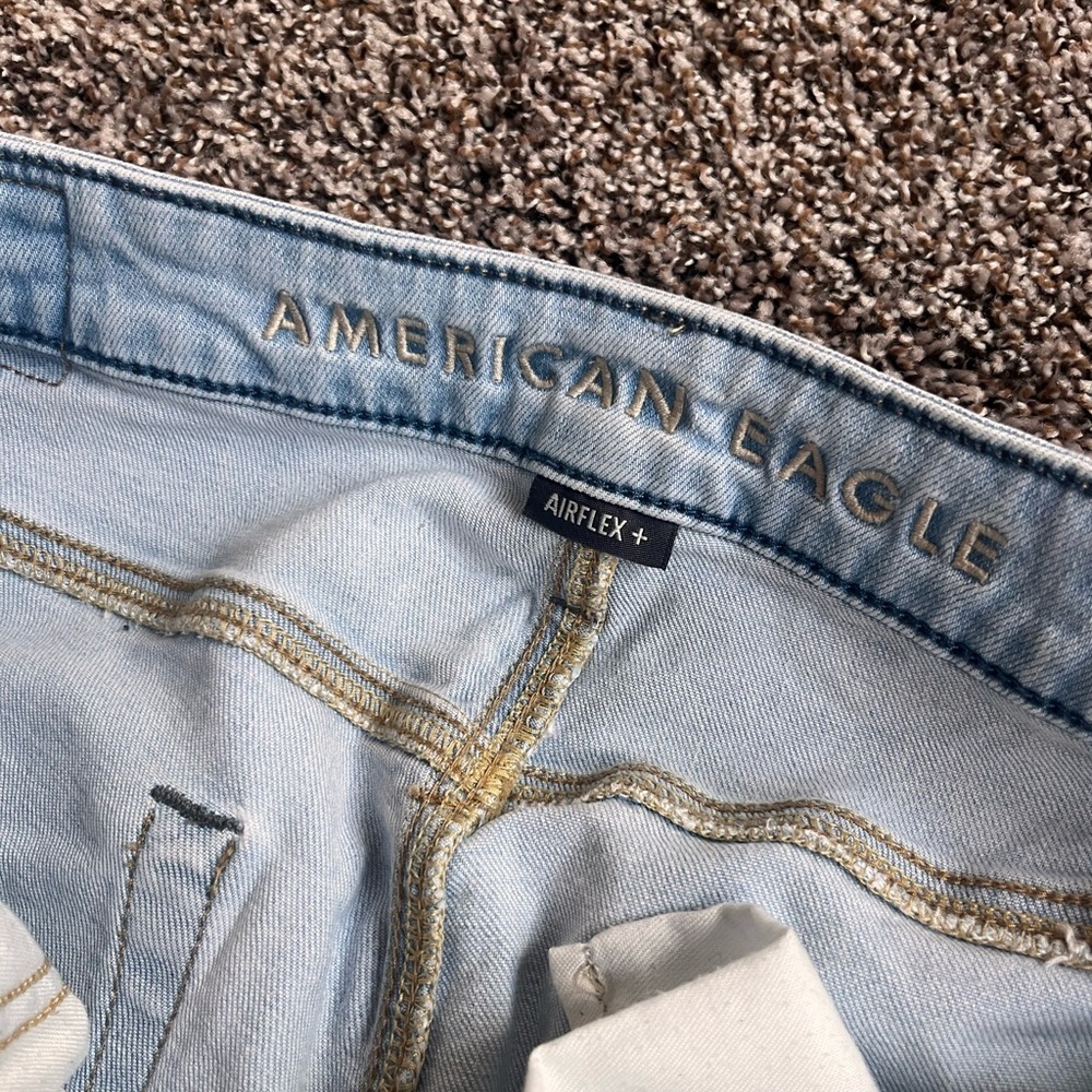 American Eagle Men’s Slim Fit Light Wash Denim Jeans - Picture 7 of 8
